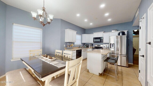 Building Photo - 10803 Elise St