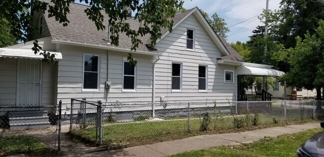 Building Photo - Clark/Fulton - 4 bed/1 bath - Single Family Home