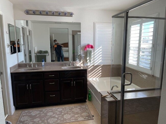 Building Photo - NEWER MODERN HOME BEHIND KAISER VACAVILLE *STAR RENTALS