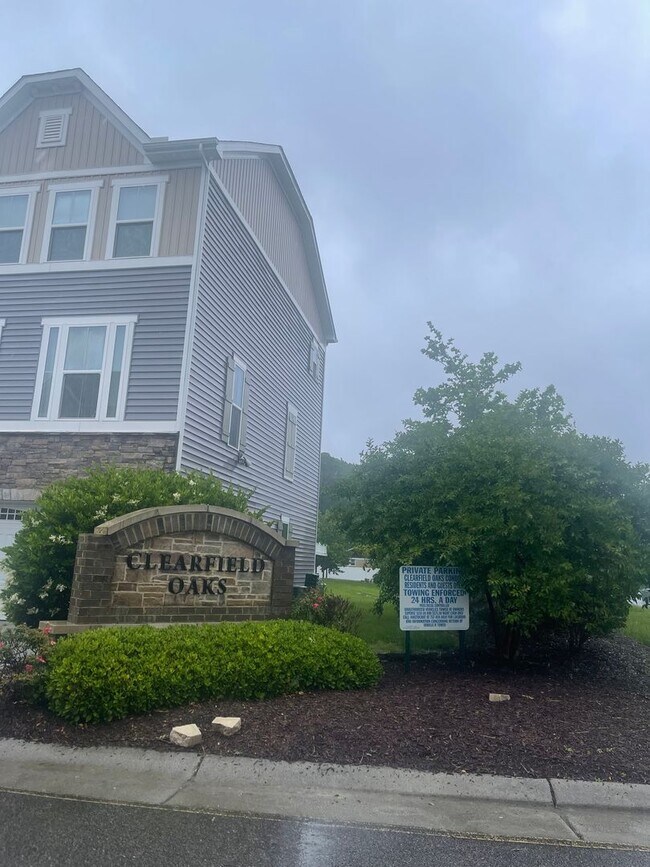 Building Photo - Beautiful home in Clearfield Oaks