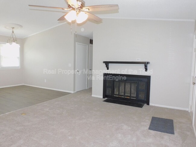 Building Photo - 911 Tipperary Dr