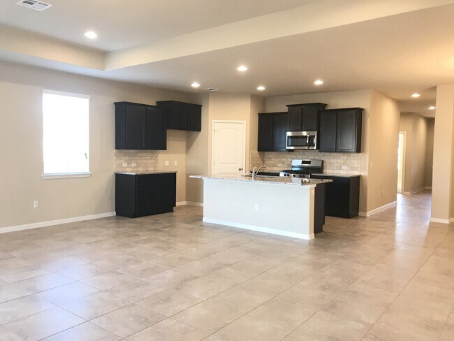 Building Photo - FIVE BEDROOM, THREE BATH 1-STORY HOME