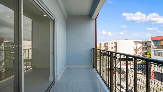 Building Photo - 6070 W 19th Ave