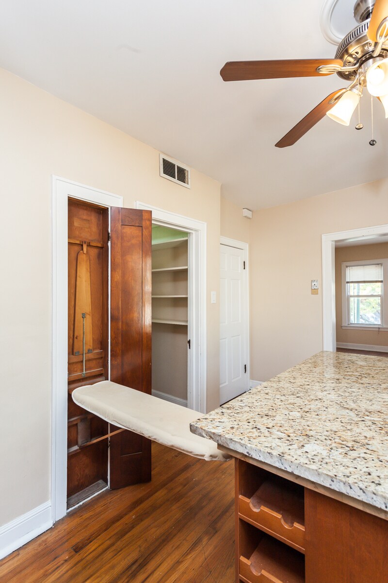 Building Photo - 2459 N Ashland Ave