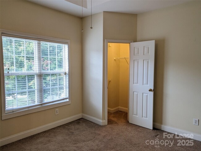 Building Photo - 917 Shearer St