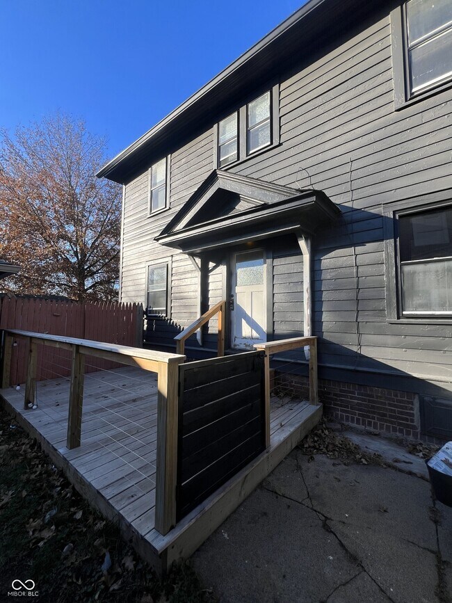 Building Photo - 745 E 49th St
