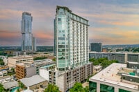 Building Photo - Seven