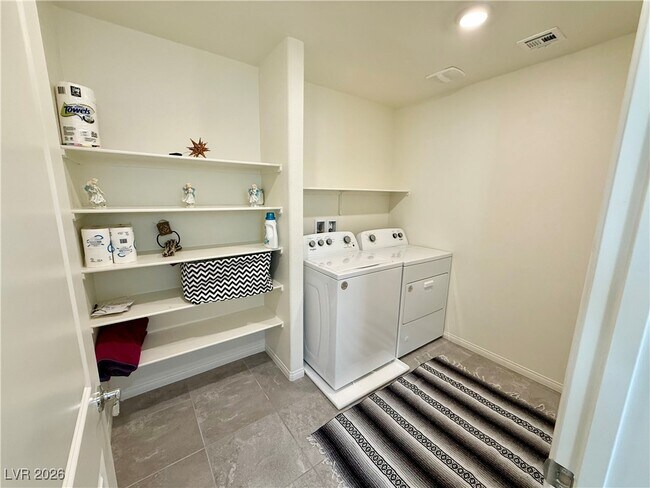 Building Photo - 10939 Cheshire Wds Ave