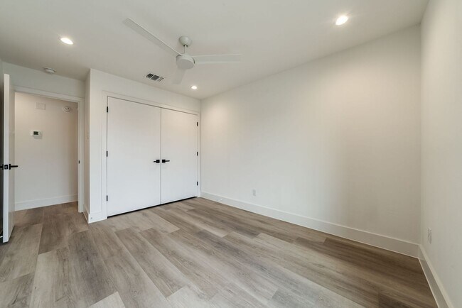 Building Photo - Stunning 2 bed / 2 bath condo in North Austin