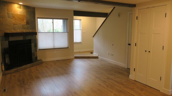 Building Photo - 2979 Shady Holw E