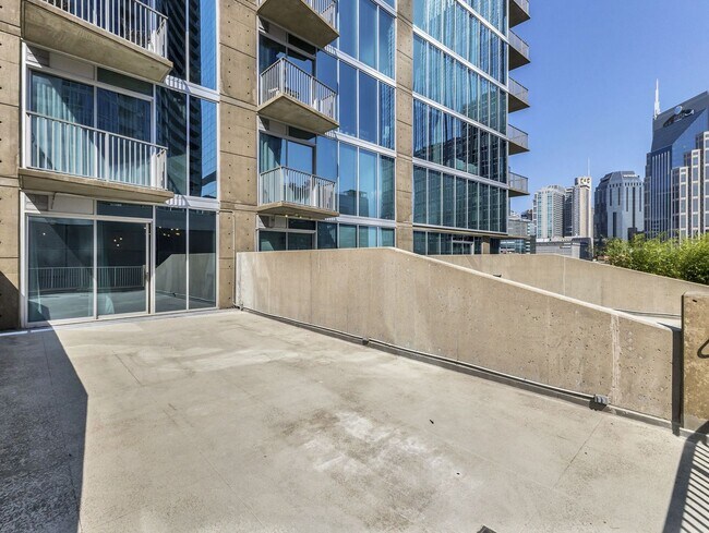 Building Photo - Stunning condo in the heart of SoBro at the Encore! Beautiful 1 bed, 1 bath on the amenity floor ...