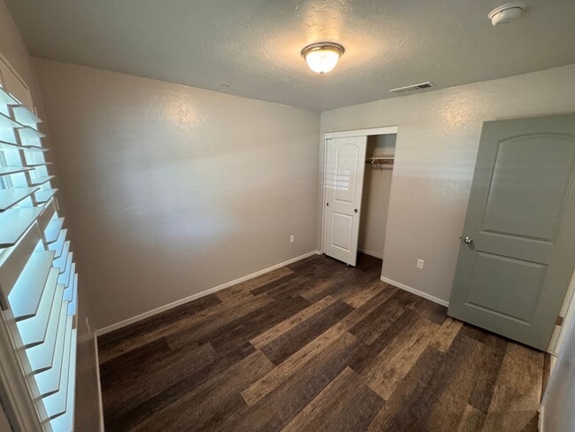 Building Photo - Lovely Home for rent in Hanford,Ca