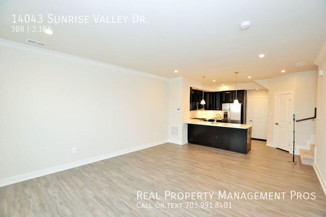 Building Photo - 14043 Sunrise Valley Dr