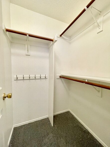 Building Photo - 9711 Saddle Dr