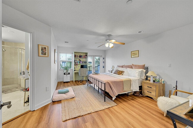 Building Photo - 1614 NE 9th St