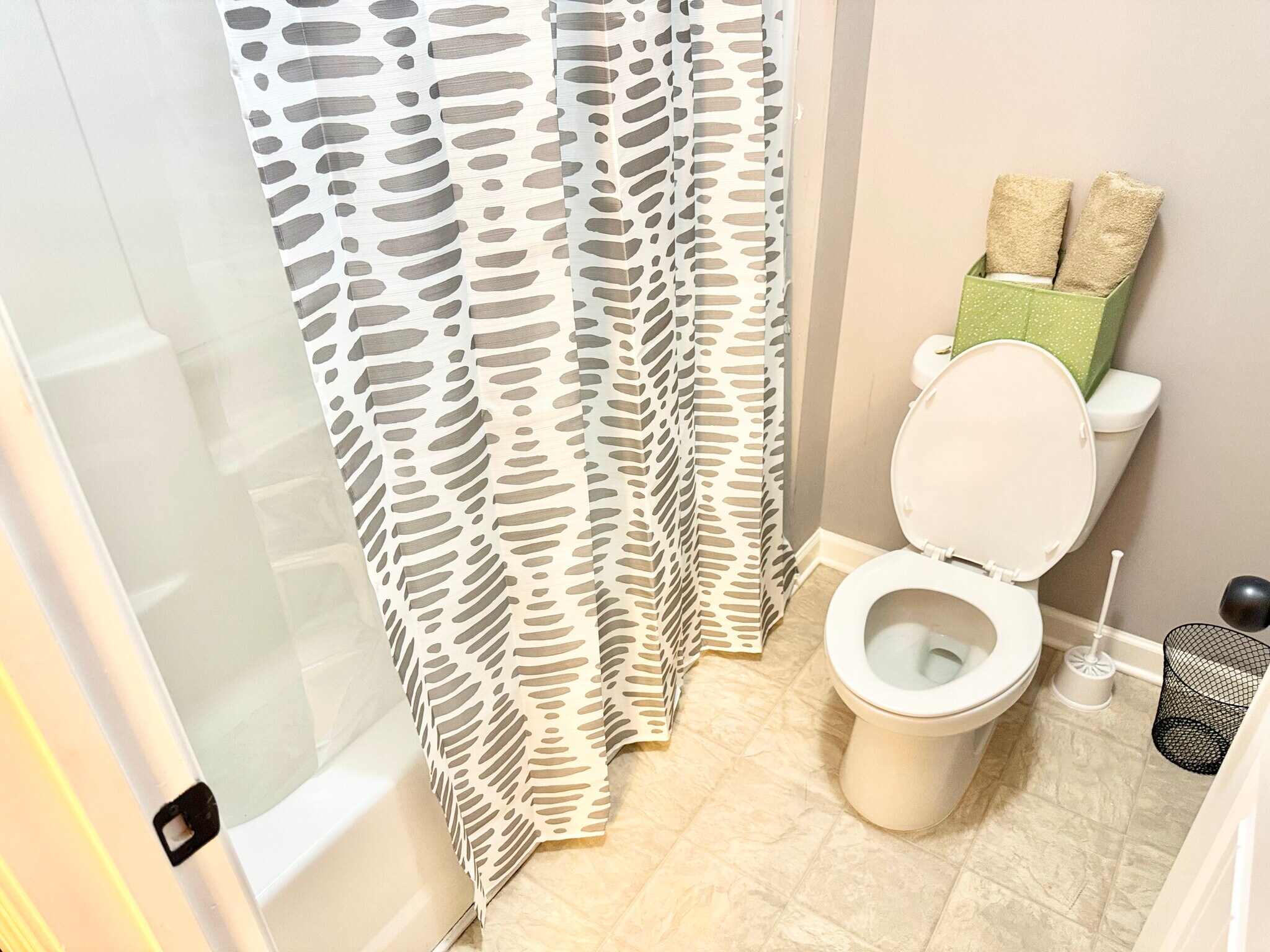 Building Photo - 819 Burch Creek Dr