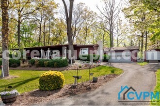 Building Photo - 7425 Hickory Ln