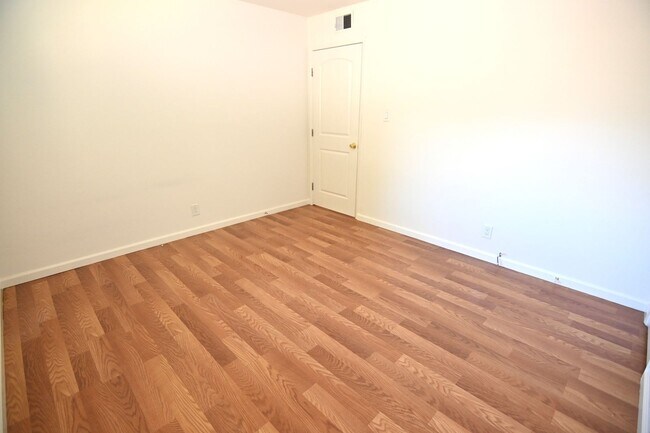 Building Photo - 1295 Flora Ave