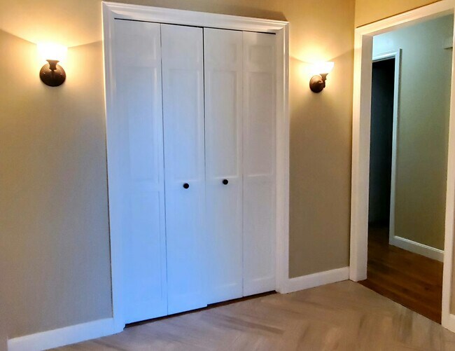 Building Photo - 5532 E 61st Pl