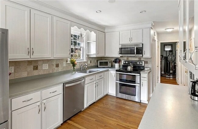 Building Photo - 14 Hoover Rd