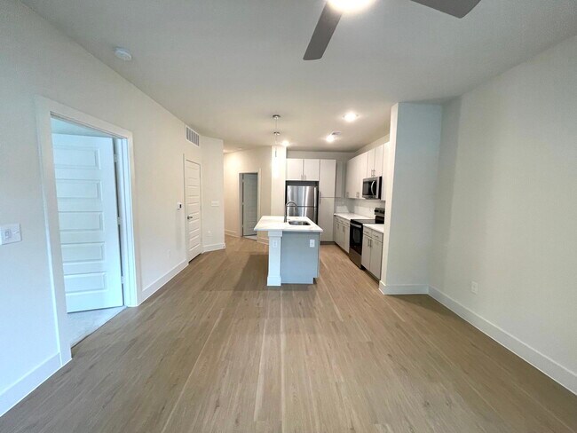 Building Photo - 1350 W Taylor St