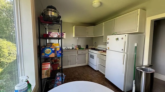 Building Photo - 10-Minute Walk to WWU with Plenty of Easy Street Parking