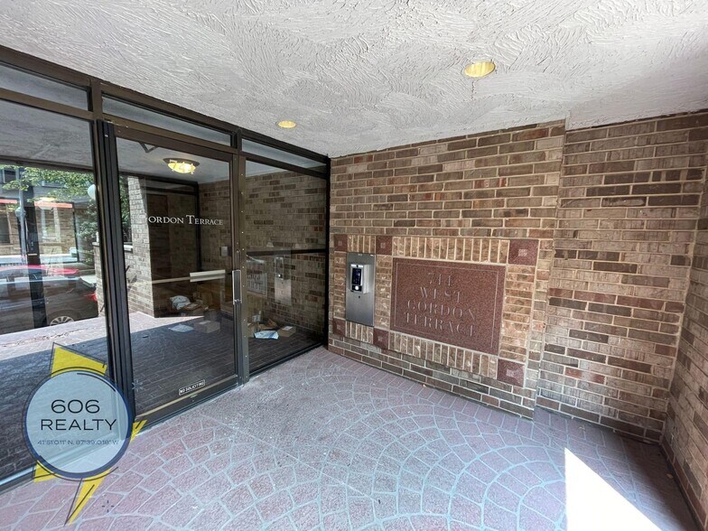 Building Photo - 744 W Gordon Terrace