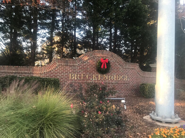 Neighborhhood Entrance - 200 Durston Loop