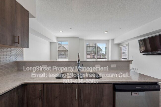 Building Photo - 17137 SW Appledale Rd