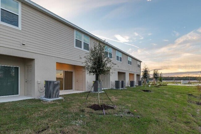 Building Photo - 2025 Viewfinder St