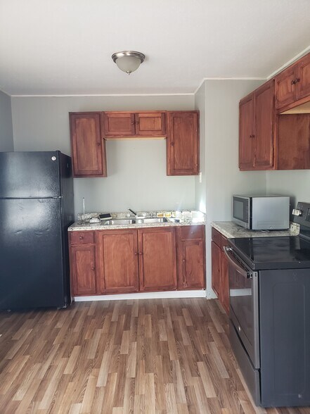 Eat in kitchen - 2200 S Washington St