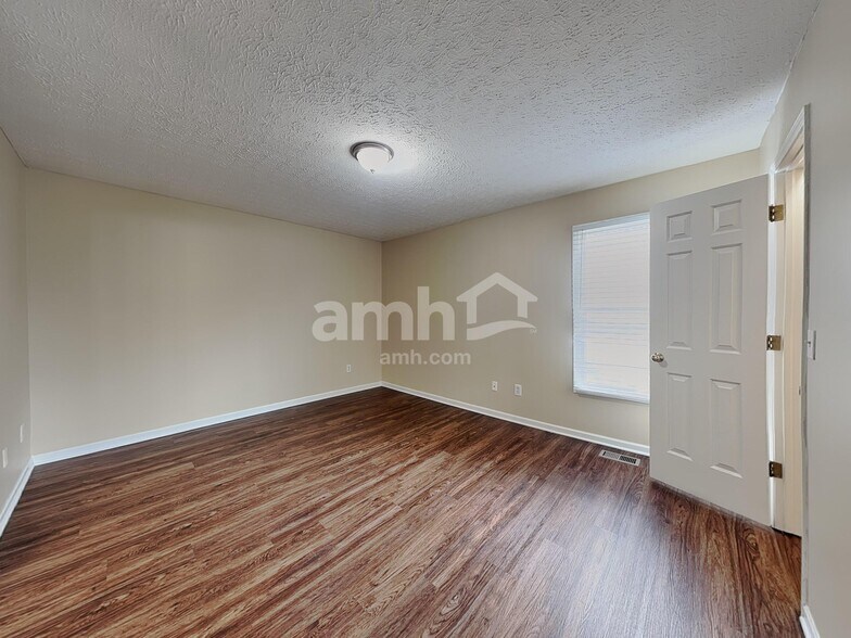 Building Photo - 2855 Southfield Village Dr