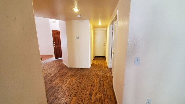 Building Photo - ( ( ( BEAUTIFUL 4 BEDROOM 3 BATH HOUSE!!! ...