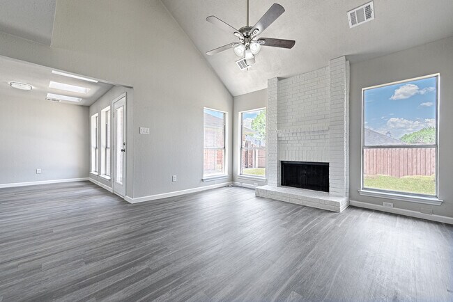 Building Photo - 2038 Biscayne Dr