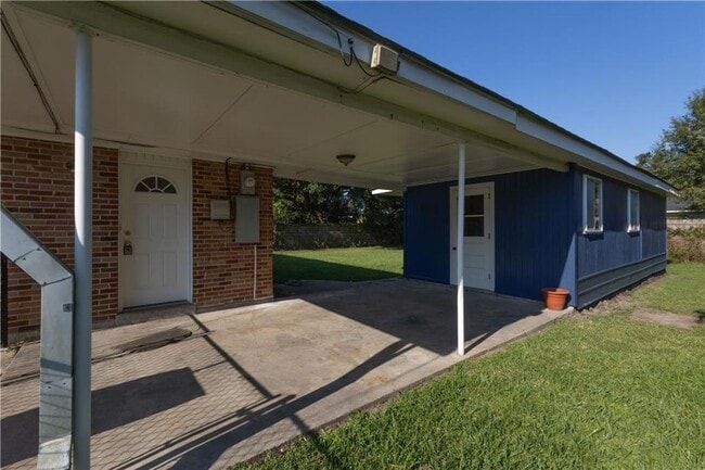 Building Photo - 3745 Riviera Dr