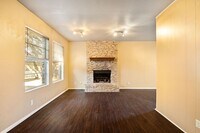 Building Photo - Charming 2 Bedroom, 2 Bath Duplex in a Prime South Austin Neighborhood