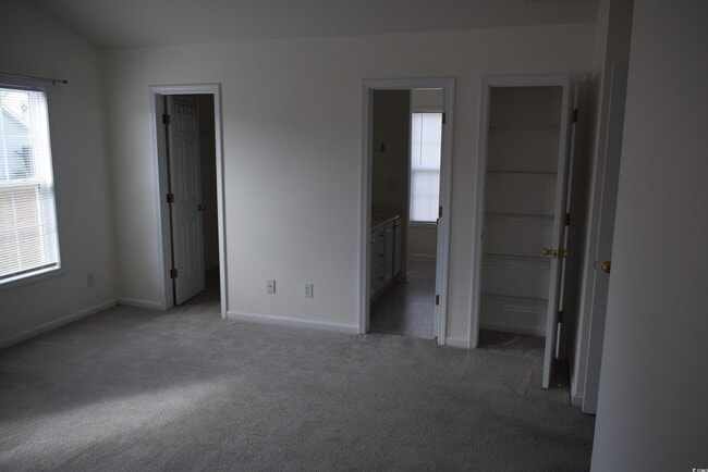 Building Photo - 201 Vesta Dr