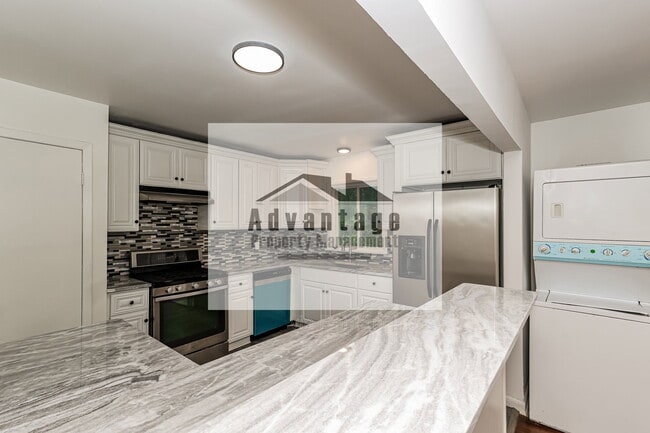 Building Photo - 1455 Helen Ln SW