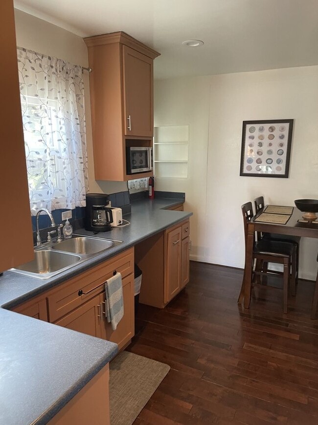Building Photo - Wonderful Newly Remodeled 2 Bedroom House in Prime Alhambra Location