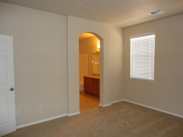 Building Photo - 1139 Northern Lights Way NE