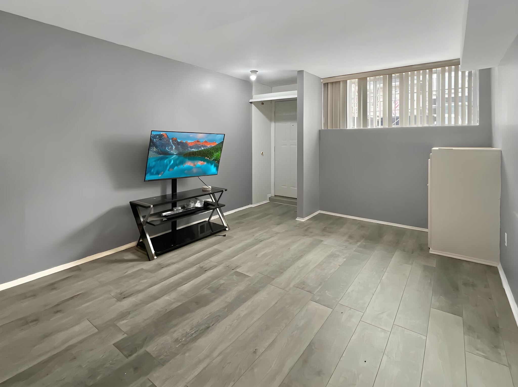 Building Photo - 49 Latourette Ln