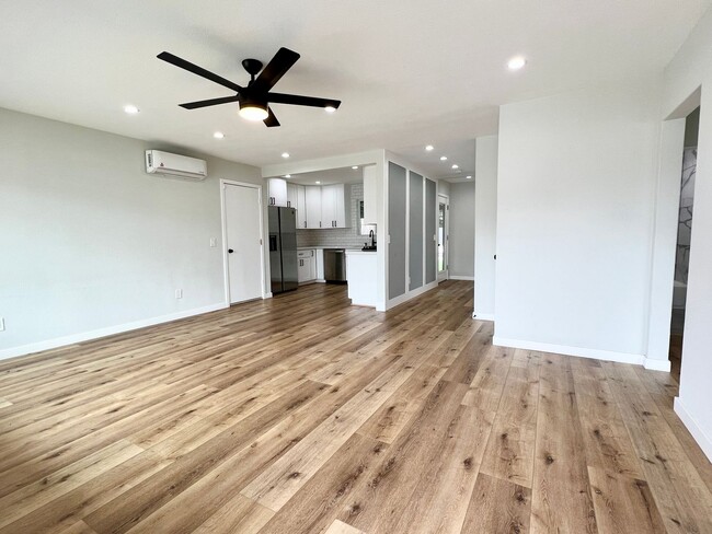 Building Photo - Beautiful, Modern, Upgraded 3 Bedroom 3 Ba...
