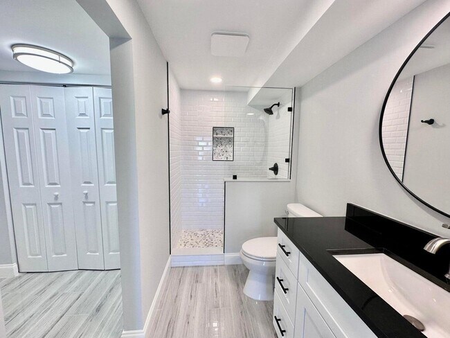 Building Photo - 312 Northlake Dr