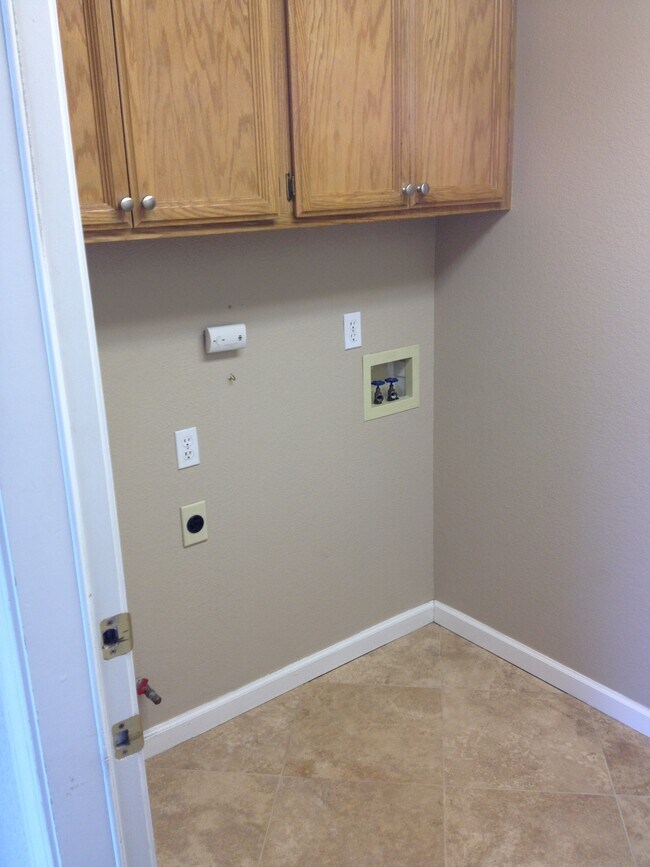 Building Photo - 3367 Chapelle Dr