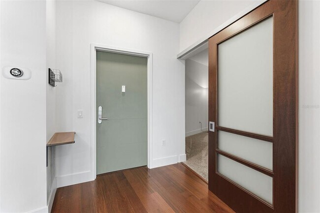 Building Photo - 912 Channelside Dr