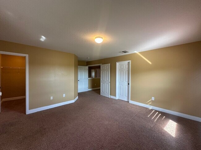 Building Photo - 2412 Country Pond Ct