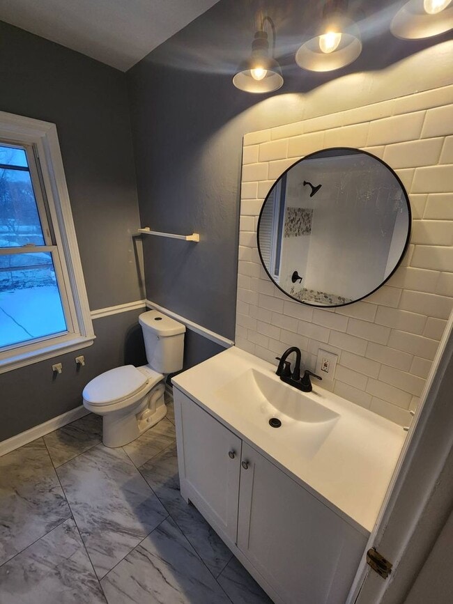 Building Photo - Charming 3-Bedroom Property in Prime Location