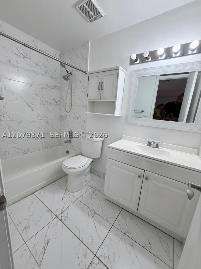 Building Photo - 1281 SW 46th Ave