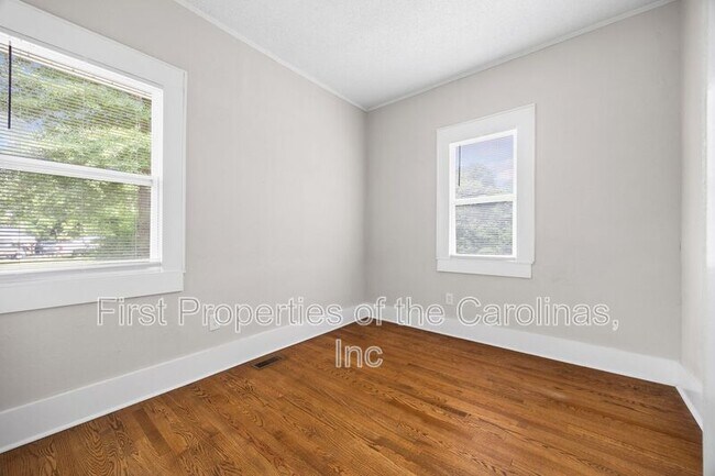 Building Photo - 113 Brawley St