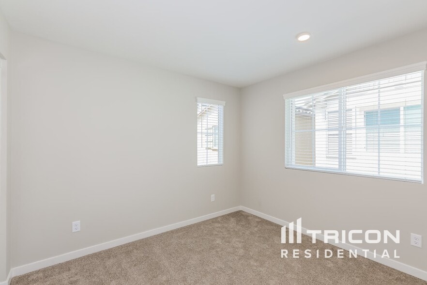 Building Photo - 31717 Luther Dr